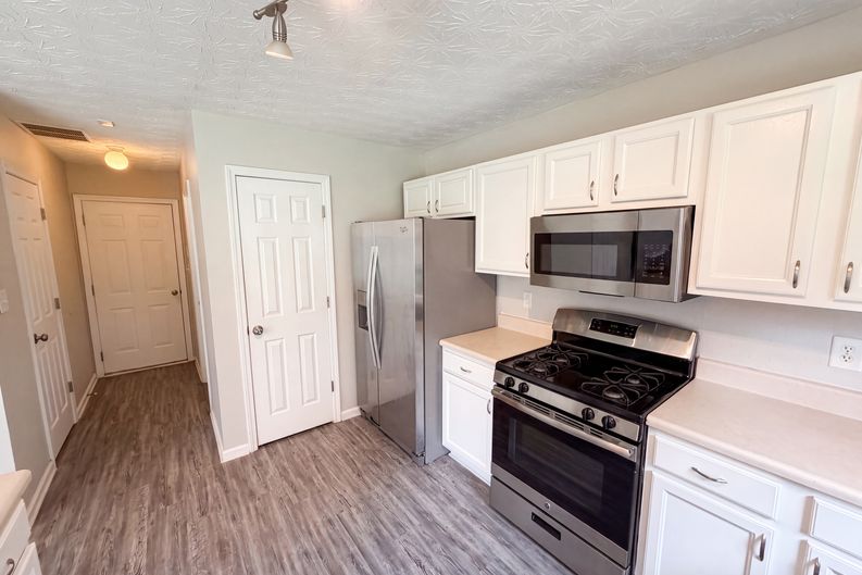 Photo 7 of 44 of 4636 Pine Acre Cir, Sugar Hill, GA