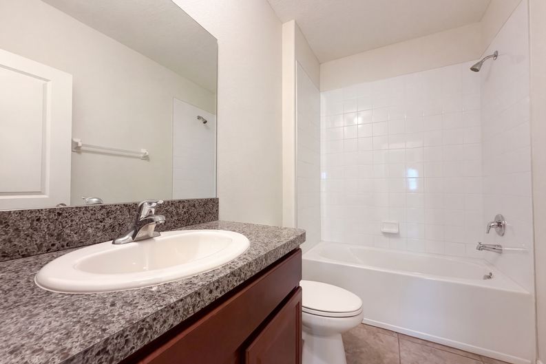 Photo 17 of 42 of 10448 Carloway Hills Dr, Wimauma, FL