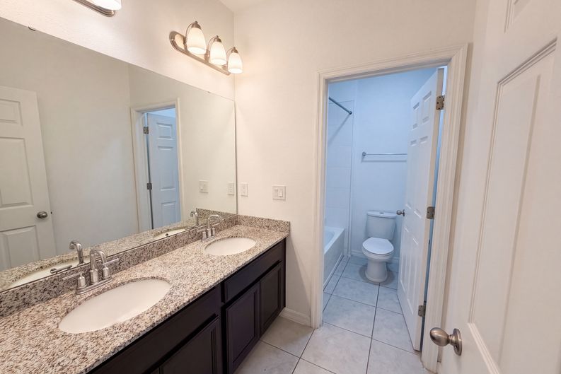 Photo 23 of 40 of 1572 Astoria Arbor Ln, Orlando, FL