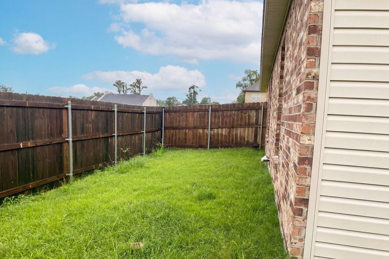 Photo 5 of 15 of 402 Cypress Garden Dr, Houma, LA