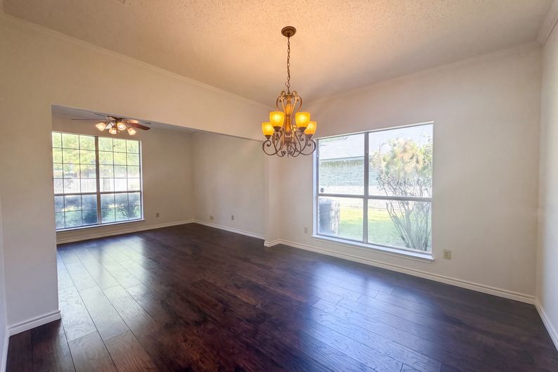 Photo 6 of 27 of 905 Ridgemont Dr, Allen, TX