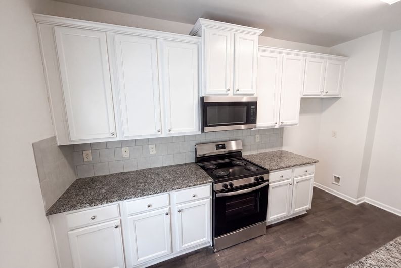 Photo 10 of 41 of 821 Walnut Woods Dr, Braselton, GA