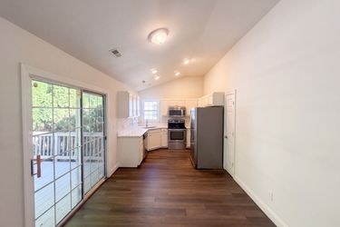 Photo 2 of 22 of 6205 Lea Ray Dr, Greensboro, NC