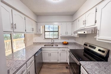 Photo 2 of 29 of 8911 Quail Run Dr, Chattanooga, TN