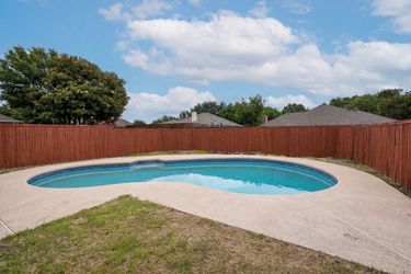 Photo 2 of 17 of 1604 Danube Ln, Plano, TX