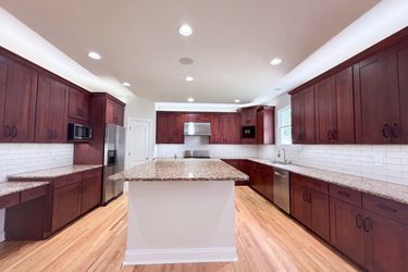 Photo 2 of 20 of 142 Bain Ln, Mooresville, NC