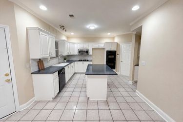 Photo 2 of 41 of 3805 Lenna Dr, Snellville, GA