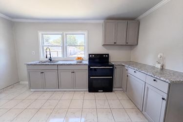 Photo 2 of 15 of 123 E Farmview St, Gastonia, NC