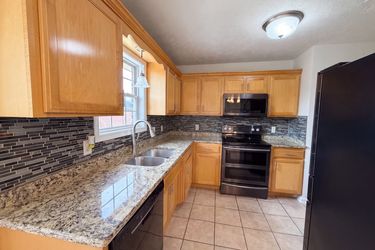 Photo 2 of 22 of 8018 Valencia Dr, Smyrna, TN