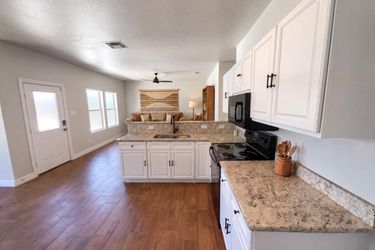 Photo 2 of 18 of 102 Bowdoin St, San Antonio, TX