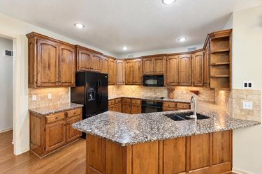Photo 2 of 34 of 4509 NE Ridgeline Cir, Lees Summit, MO
