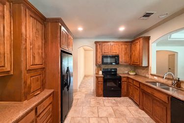 Photo 2 of 25 of 121 Rey Del Mar Cir, Weatherford, TX