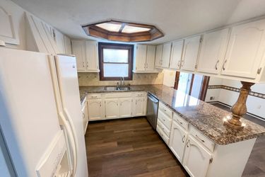 Photo 2 of 26 of 6811 Kingman Dr, Indianapolis, IN