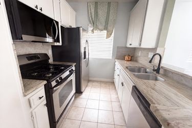 Photo 2 of 15 of 68 Maegan Pl, Thousand Oaks, CA