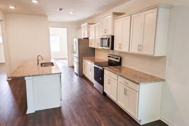 Photo 2 of 24 of 1105 Merion Dr, Calera, AL