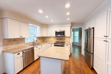 Photo 2 of 27 of 11301 Willowdale Dr, Germantown, MD