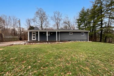 Photo 2 of 29 of 7809 View Place Dr, Cincinnati, OH