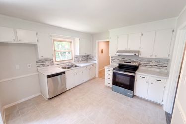 Photo 2 of 24 of 6531 Rosecran Dr, Charlotte, NC
