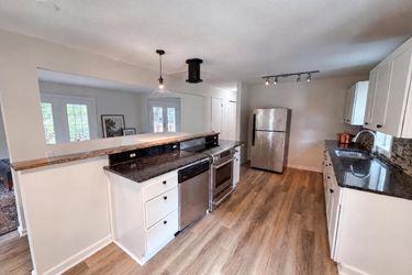 Photo 2 of 27 of 2591 Aldine St, Roseville, MN