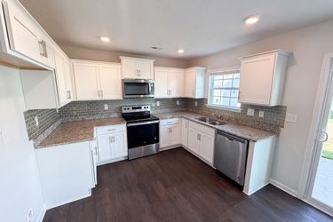 Photo 2 of 23 of 7244 Finnigan Rd, Charlotte, NC