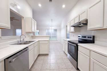 Photo 2 of 16 of 129 Meadowbrook Dr, Temple, TX