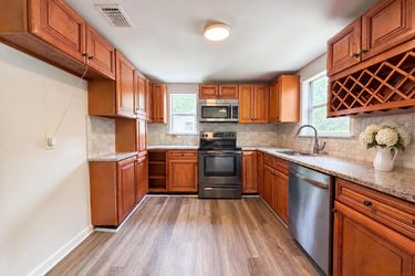 Photo 2 of 19 of 7008 Thurston Rd, Jacksonville, FL