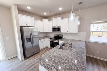 Photo 2 of 25 of 4104 Stoneygreen Ln, Charlotte, NC