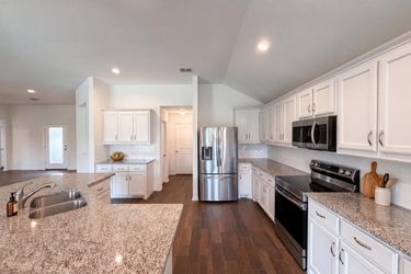 Photo 2 of 19 of 1631 Glade Meadows Dr, Joshua, TX