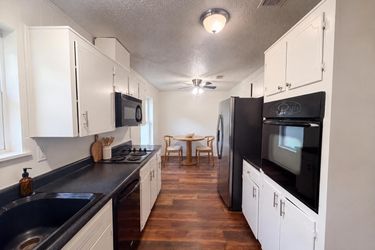 Photo 2 of 16 of 908 Laurie Ln, Copperas Cove, TX