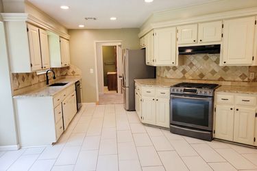 Photo 2 of 46 of 4600 Rolling Hills Dr, Bartlesville, OK