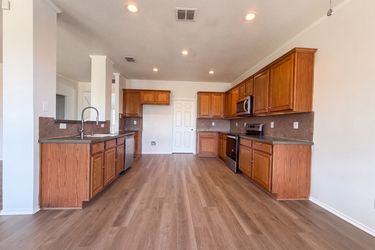 Photo 2 of 24 of 129 Carmel Dr, Cibolo, TX