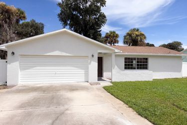Photo 2 of 19 of 108 Camino Cir, Ormond Beach, FL