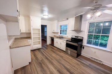 Photo 2 of 29 of 1600 Donora Ct, Henrico, VA