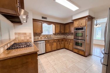 Photo 2 of 27 of 5615 Spanish Oak Dr, Houston, TX