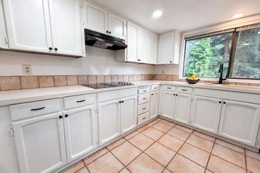 Photo 2 of 16 of 4246 Spring Rock Cir, West Linn, OR