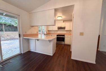 Photo 2 of 16 of 845 SE 8th St, Gresham, OR