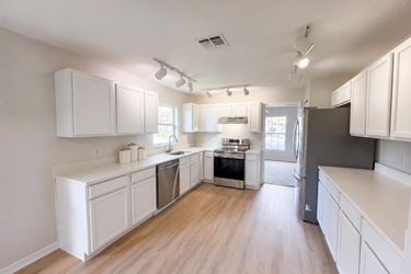 Photo 2 of 18 of 1021 Dekleva Dr, Apopka, FL