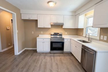 Photo 2 of 23 of 1157 Woodbridge Dr, Clarksville, TN
