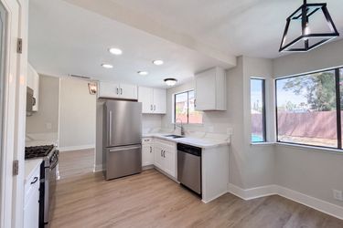 Photo 2 of 46 of 6005 La Castana Way, Sacramento, CA