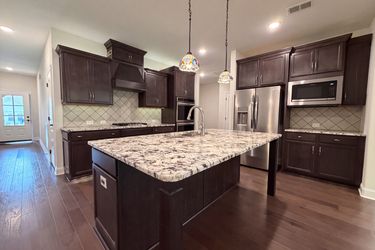 Photo 2 of 17 of 914 Meadowcrest Way, Lebanon, TN