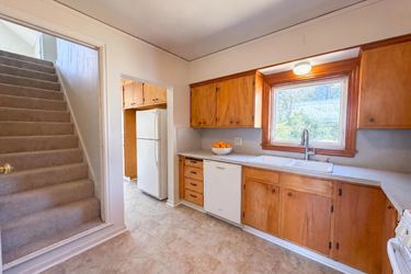 Photo 2 of 20 of 4815 SE 99th Ave, Portland, OR