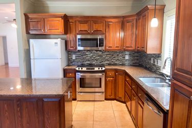 Photo 2 of 18 of 2621 Middletowne Dr, Zachary, LA