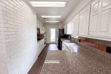 Photo 2 of 20 of 722 S Forest Ln, Duncanville, TX