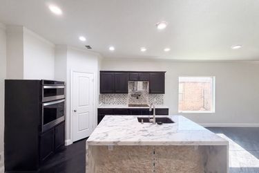 Photo 2 of 28 of 625 River Rock Dr, Azle, TX
