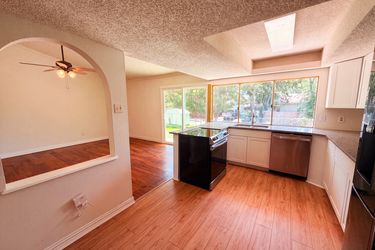 Photo 2 of 18 of 414 Meadowhill Dr, Garland, TX