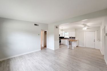 Photo 2 of 24 of 1371 Jeffords St, Clearwater, FL