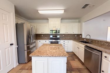 Photo 2 of 17 of 1623 W Pleasant Dr, Midlothian, TX