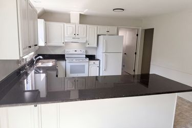 Photo 2 of 28 of 21425 Averhill St, Farmington Hills, MI