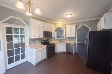 Photo 2 of 16 of 8213 Marshall Brae Dr, Raleigh, NC
