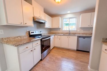 Photo 2 of 17 of 3042 Colleen St NE, Salem, OR